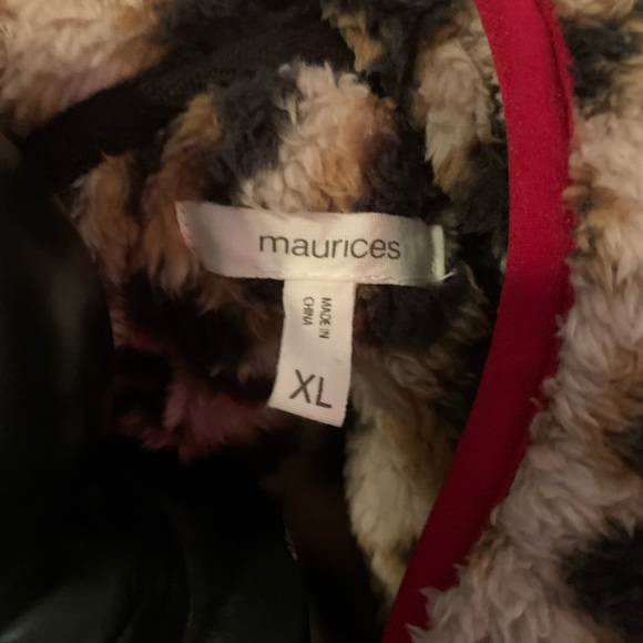 Maurices leopard print fleeced top. Size XL - Picture 3 of 4